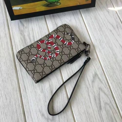 Gucci GG Men Kingsnake Print GG Supreme iPhone Pouch in Beige/Ebony GG Supreme Canvas