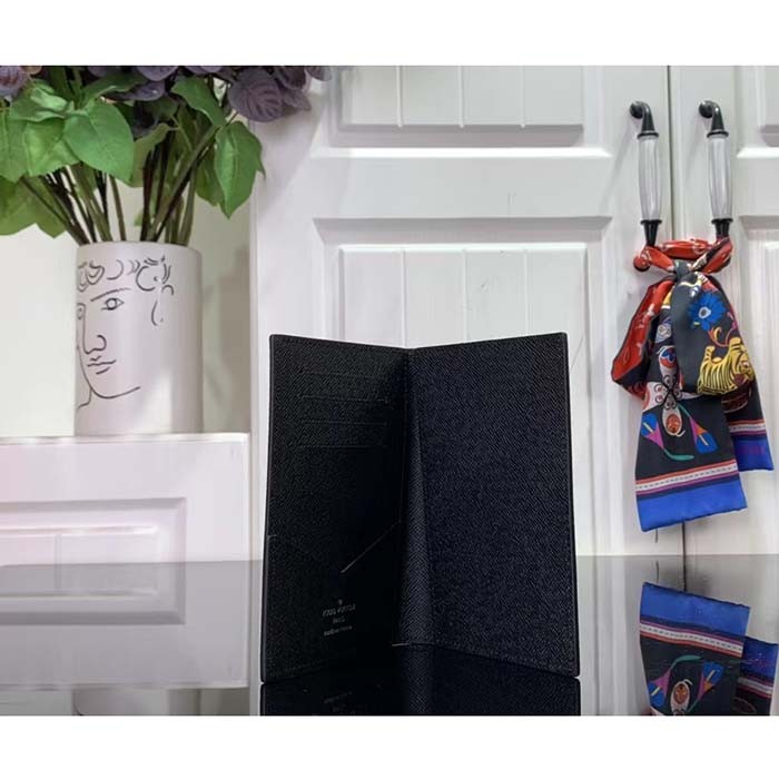 Louis Vuitton LV Unisex Passport Cover Black Taiga Leather Cowhide Leather Lining