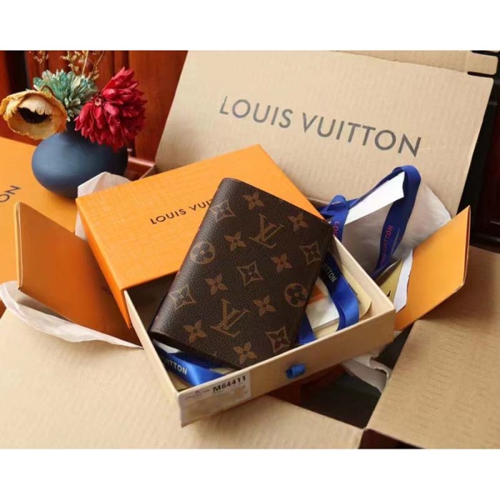 Louis Vuitton LV Unisex Passport Cover Brown Monogram Coated Canvas Cowhide Leather