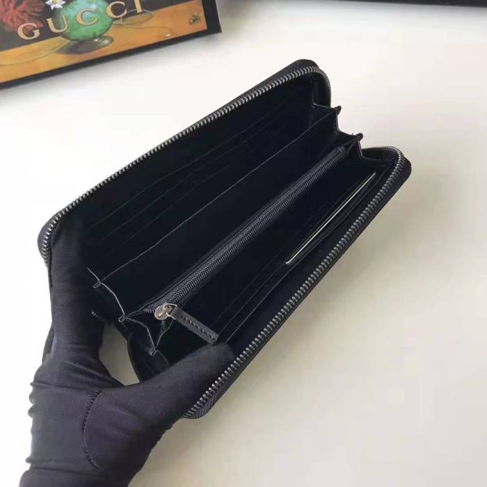 Gucci GG Men Bee Print GG Supreme Zip Around Wallet in Beige/Ebony GG Supreme