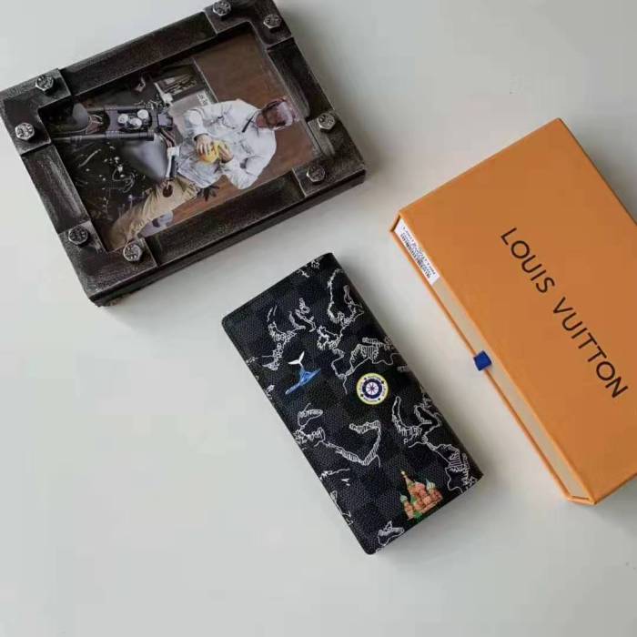 Louis Vuitton LV Unisex Brazza Wallet in Damier Graphite Canvas