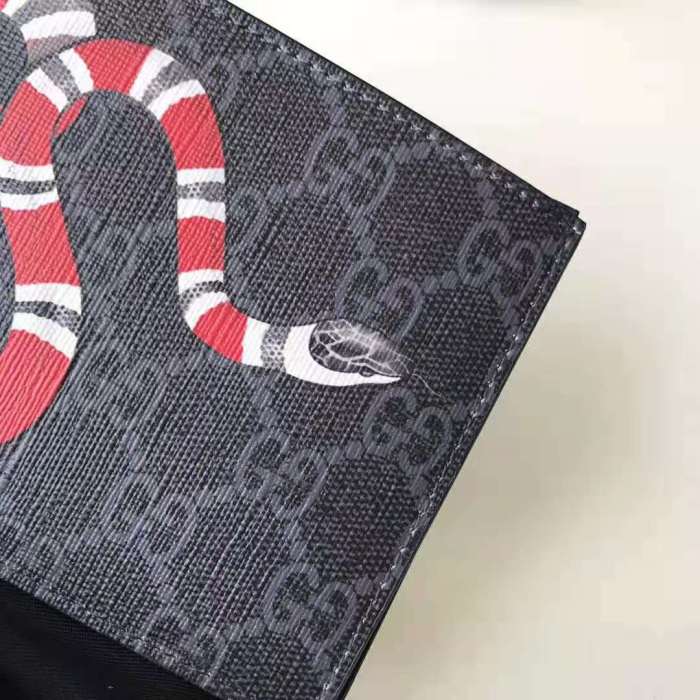Gucci GG Men Kingsnake Print GG Supreme Wallet in Black/Grey GG Supreme Canvas
