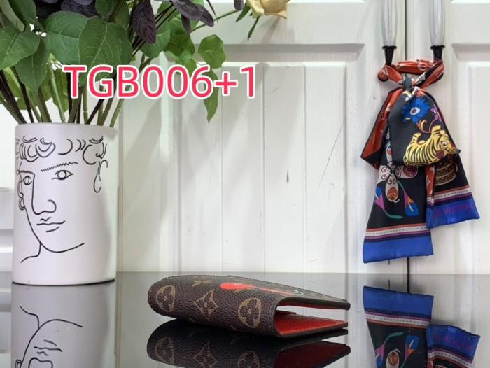 TBG006 LV x TM LISA wallet m13420