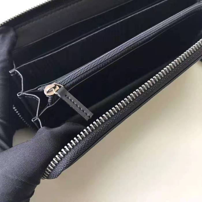 Gucci GG Men Bee Print GG Supreme Zip Around Wallet in Beige/Ebony GG Supreme