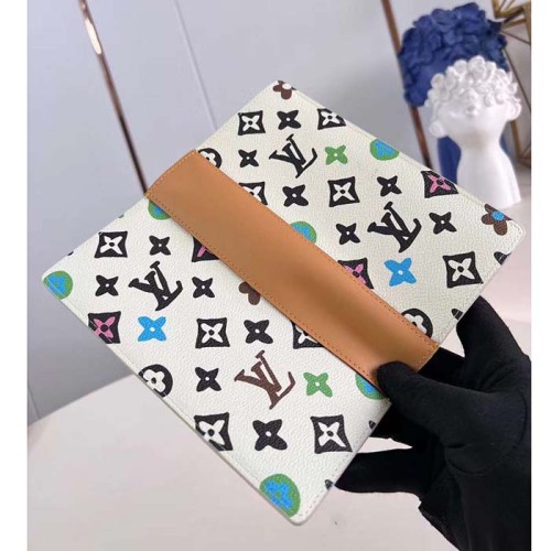 Louis Vuitton LV Unisex Brazza Wallet Vanilla Monogram Craggy Coated Canvas M83335