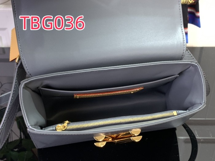 TBG036 Twist MM handbag m14059