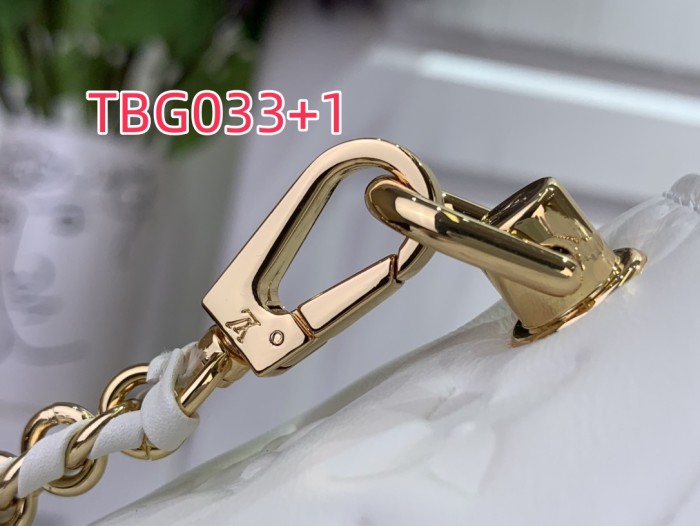 TBG033 VANITY CHAIN POUCH M25123