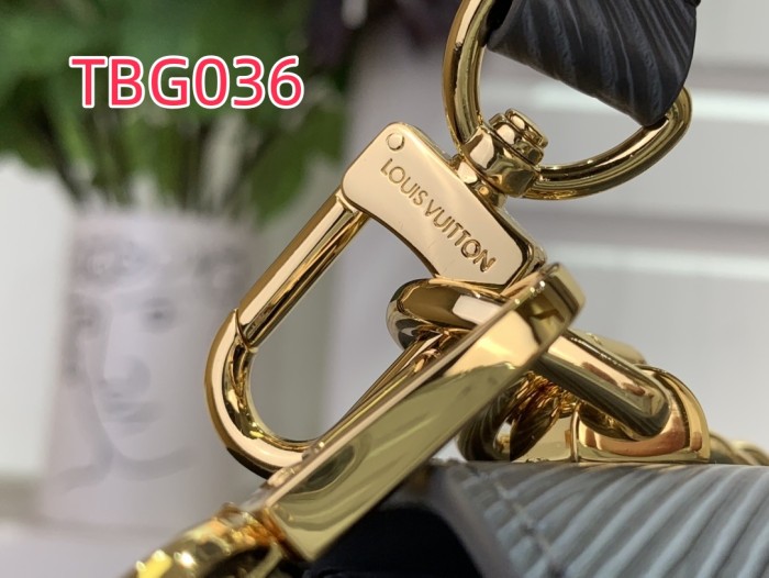 TBG036 Twist MM handbag m14059