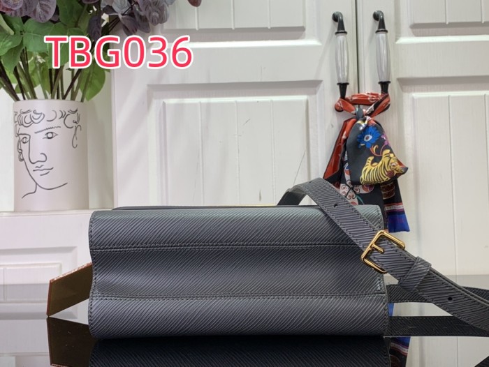 TBG036 Twist MM handbag m14059