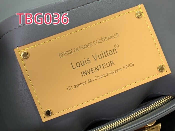 TBG036 Twist MM handbag m14059