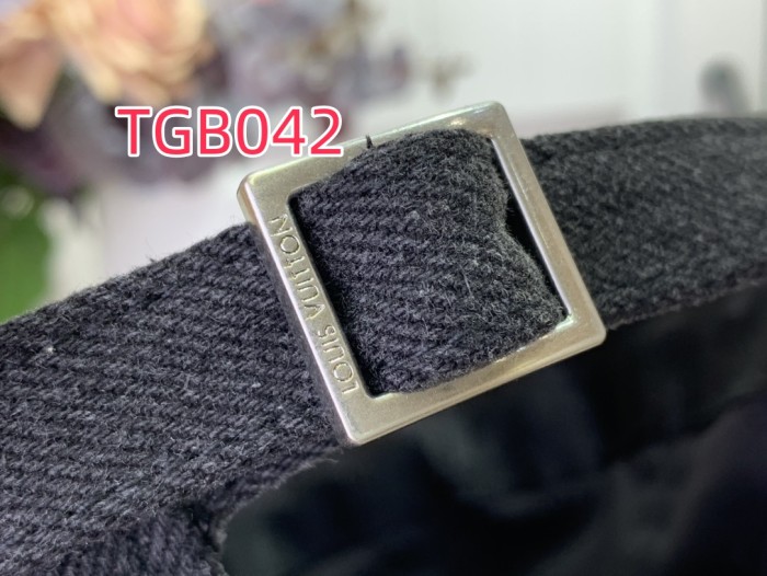 TGB042 LV BLASON SHADING DENIM Hat m7974L