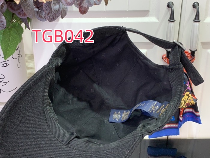 TGB042 LV BLASON SHADING DENIM Hat m7974L