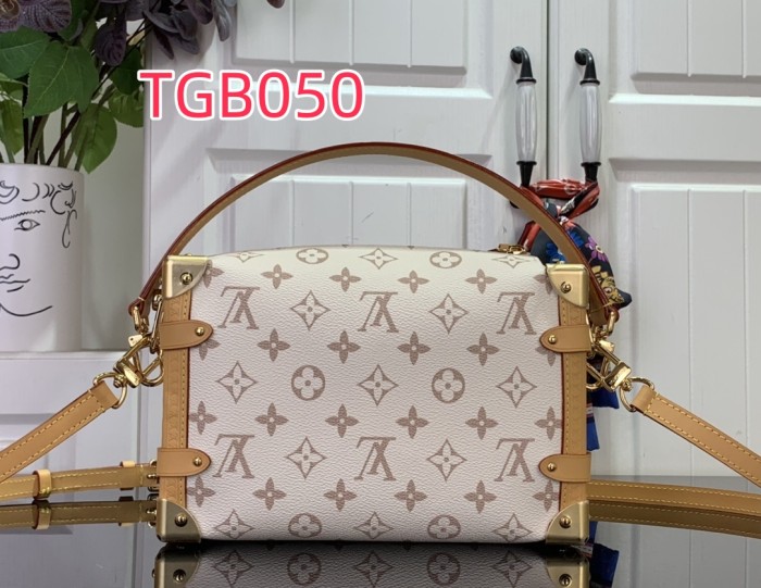 TGB050 SIDE TRUNK Medium Handbag m26287