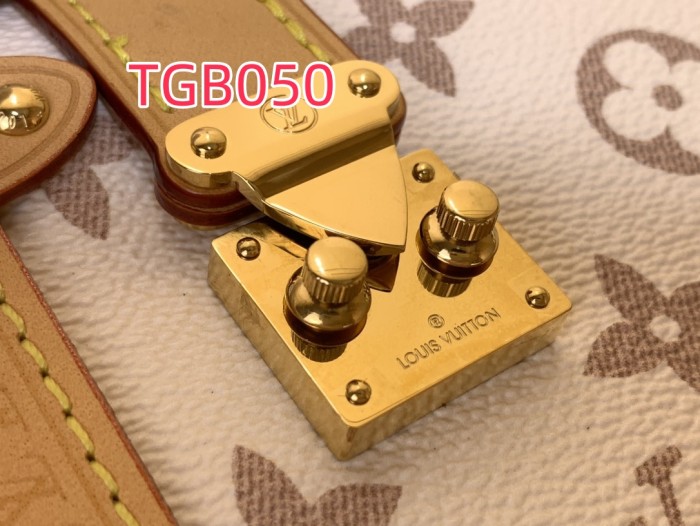 TGB050 SIDE TRUNK Medium Handbag m26287