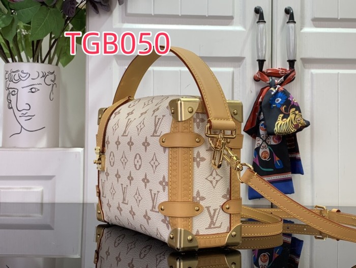 TGB050 SIDE TRUNK Medium Handbag m26287