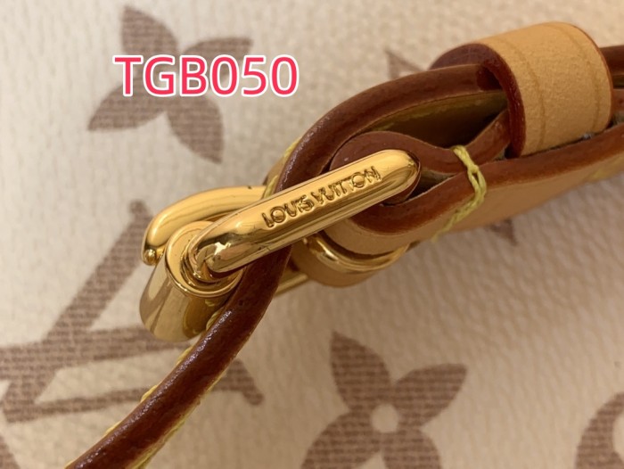 TGB050 SIDE TRUNK Medium Handbag m26287