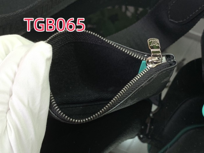 TGB065 TRIO messenger bag m26052