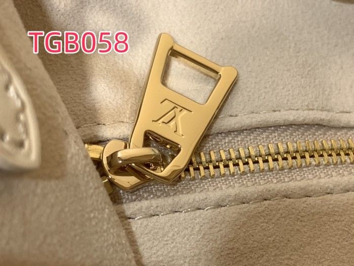 TGB058 ONTHEGO small handbag m25770