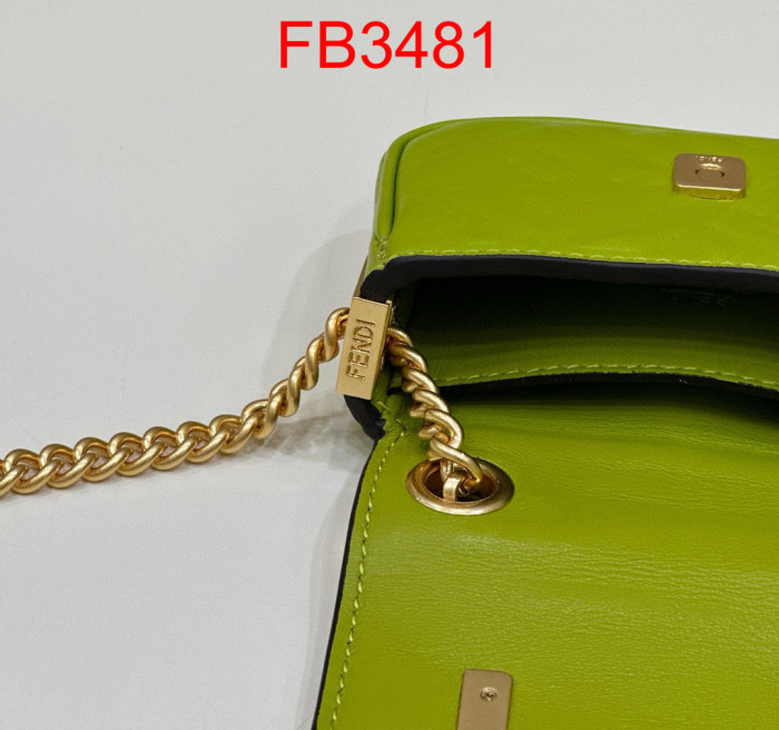 FB3481 NANO BAGUETTE Super Mini Bag