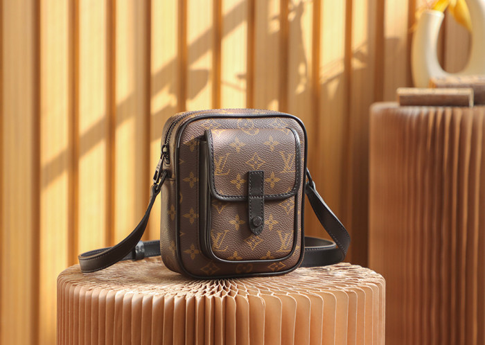 CHRISTOPHER WEARABLE WALLET