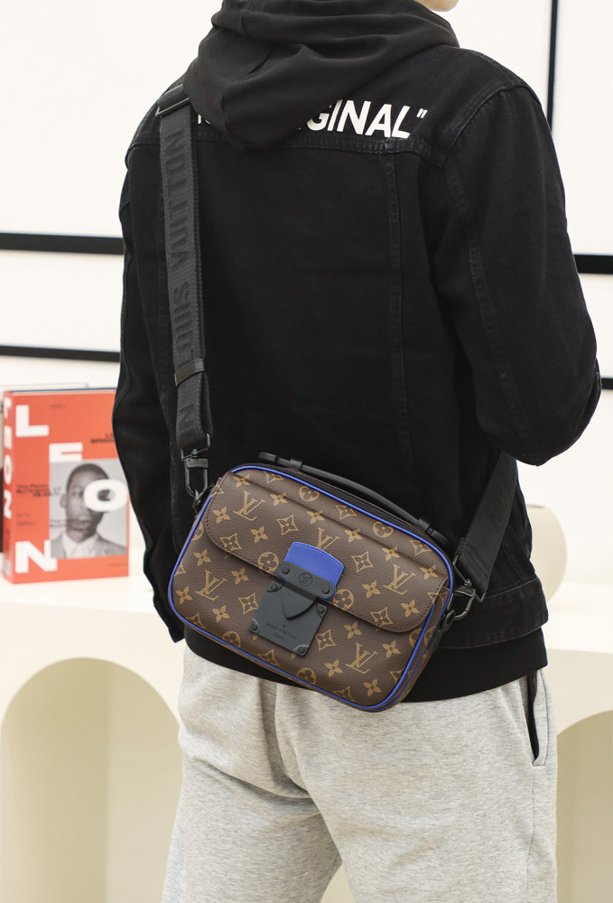 S LOCK MESSENGER - BLACK & BlUE