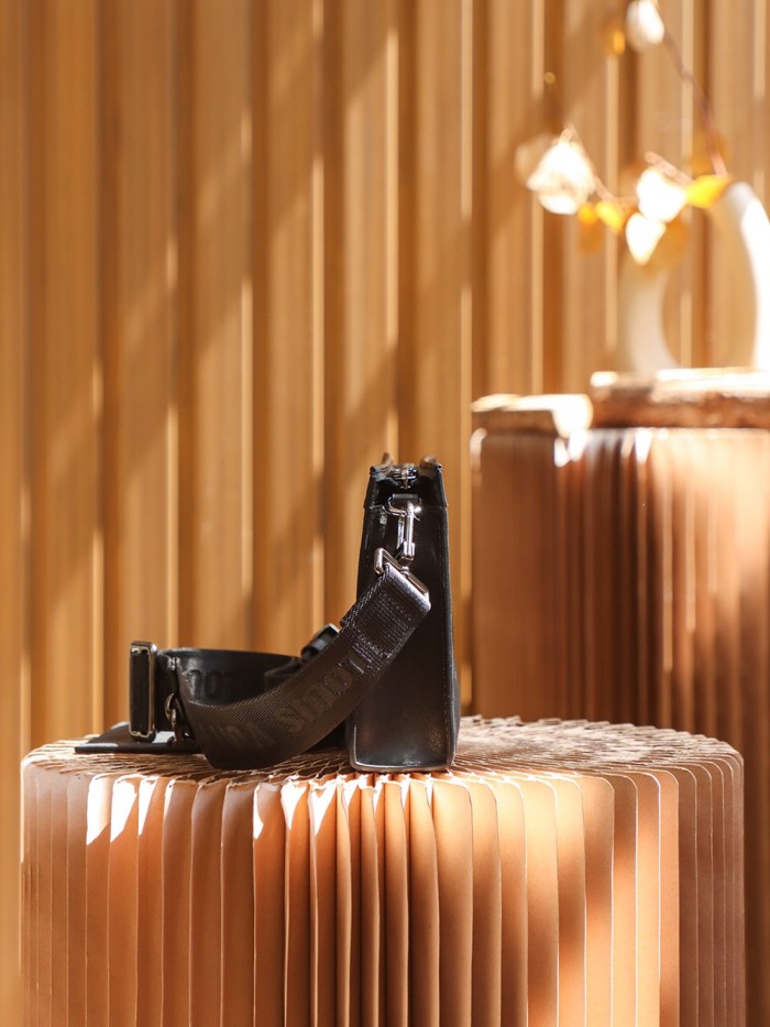 GASTON WEARABLE WALLET