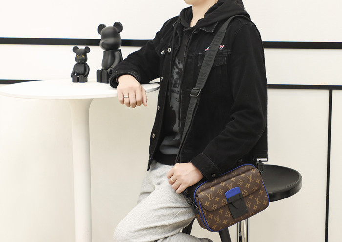 S LOCK MESSENGER - BLACK & BlUE