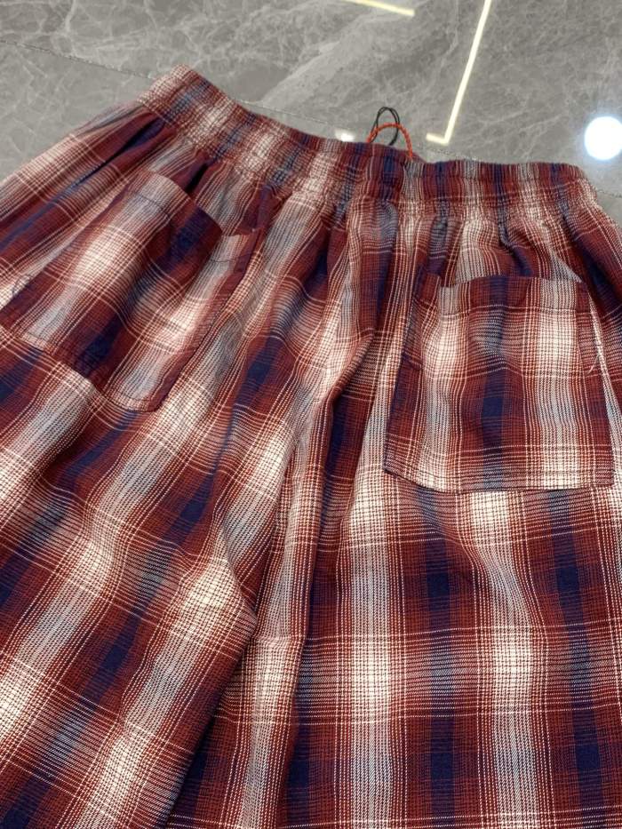 25 New style 1.1 High-quality red checkered shorts