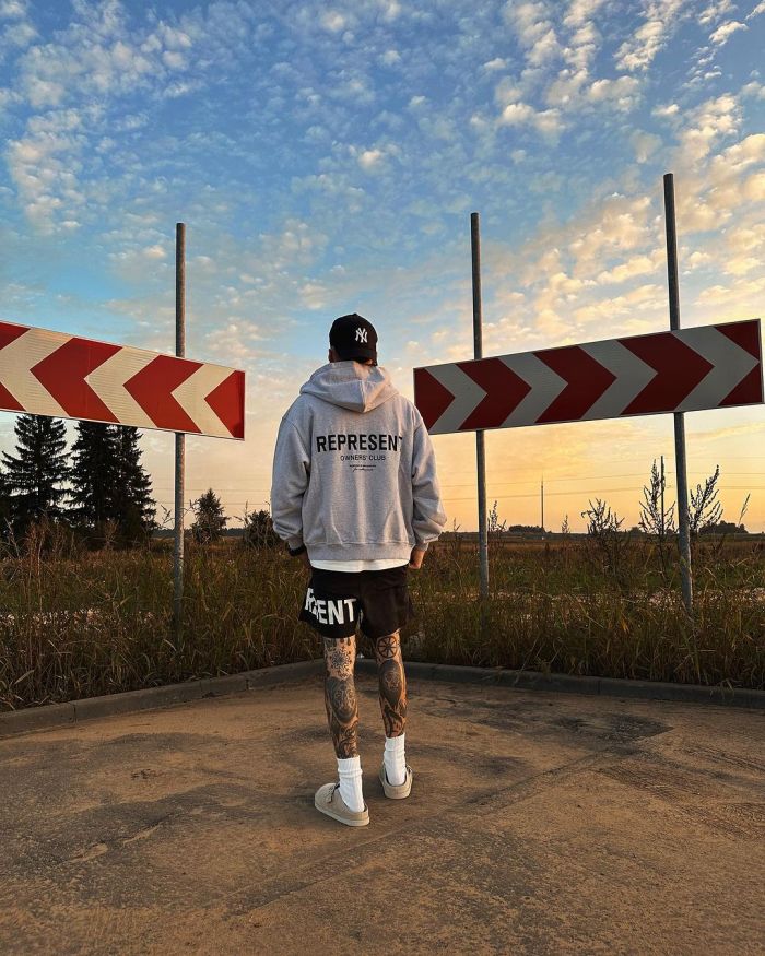 2025 New style 1.1 High-quality English logo printed hooded sweatshirt