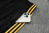 25-26 Man Utd Black Training Short Suit #条纹