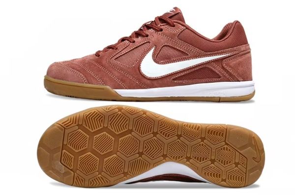 Nike SUPREME partners with MD football shoes  Supreme x Nike