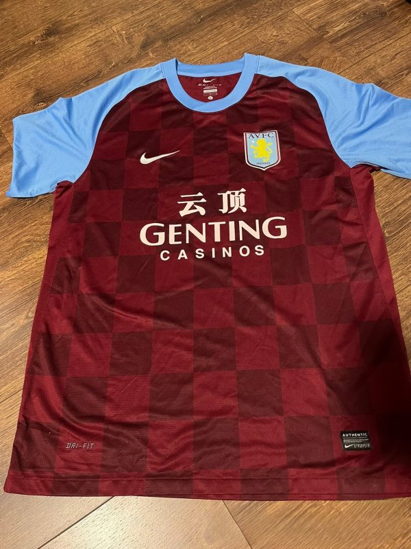 Aston Villa Home Fans Retro 1:1 Quality Soccer Jersey 2011/2012