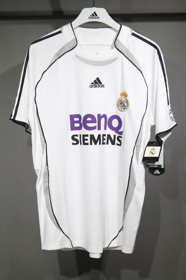Retro Real Madrid Home Player 1:1 Quality Soccer Jersey 2006/2007