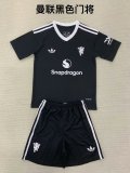 Manchester United Goalkeeper Black Kids Kits 1:1 Soccer Jersey 24/25
