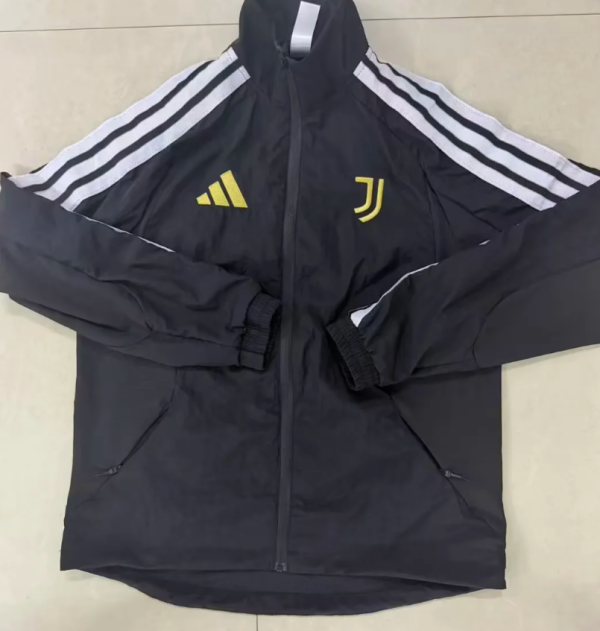 Juventus Black Windbreaker 26/27
