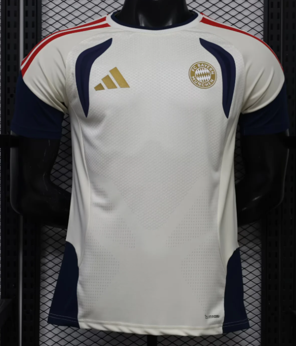 Bayern Munich Training Suit White Player 1:1 Quality Soccer Jersey 26/27