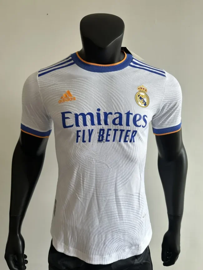 Real Madrid 2021-22 home player version(The player version is more slim fit, it is recommended to buy one size larger)
