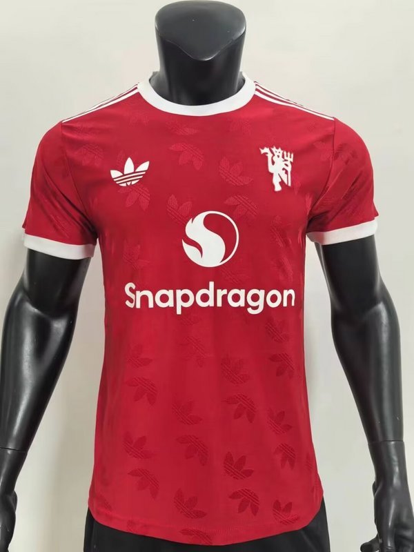 2024-25 Manchester United Red training player version jersey(The player version is more slim fit, it is recommended to buy one size larger)