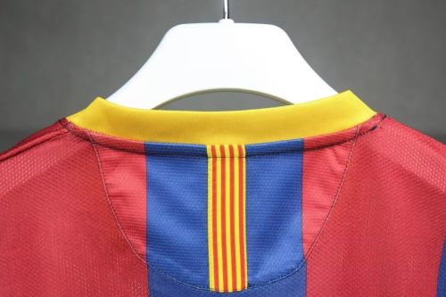 .Barcelona 2010-11  Retro  home player version  (The player version is more slim fit, it is recommended to buy one size larger)