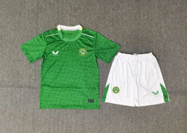 2024-25 Ireland home kids kit