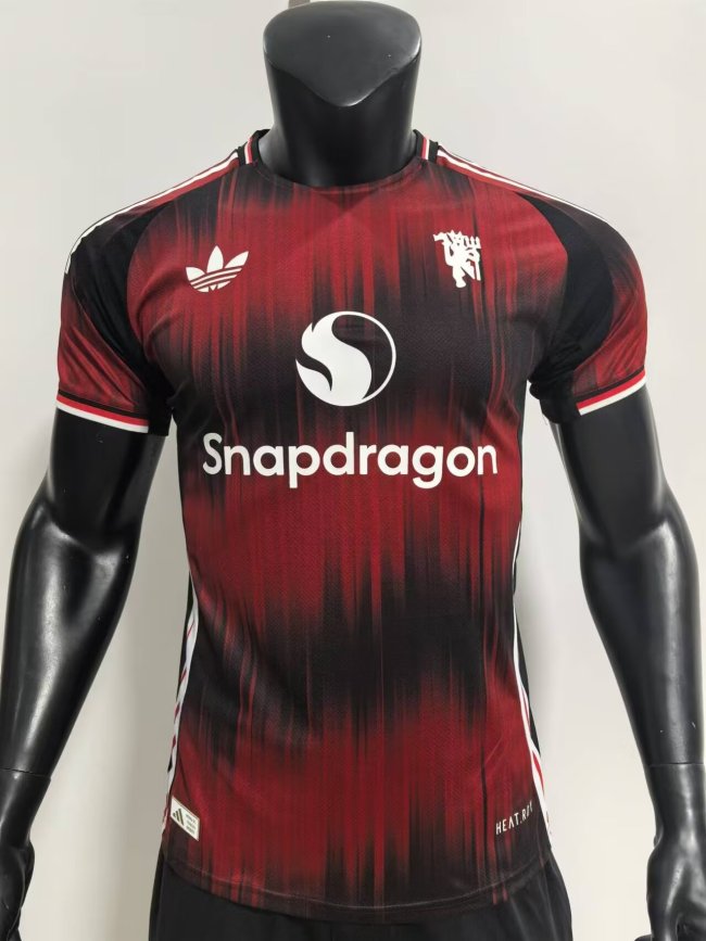 Manchester United 2024-25 red black player version (The player version is more slim fit, it is recommended to buy one size larger)
