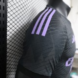 24-2025 Real Madrid black special player version jersey(The player version is more slim fit, it is recommended to buy one size larger)