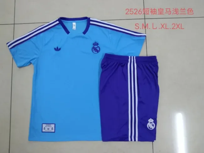 D2551# 2025-26 Real Madrid light blue retro version short-sleeved suit