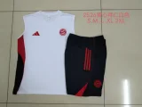 D2558# 2025-26 Bayern White-Vest Set