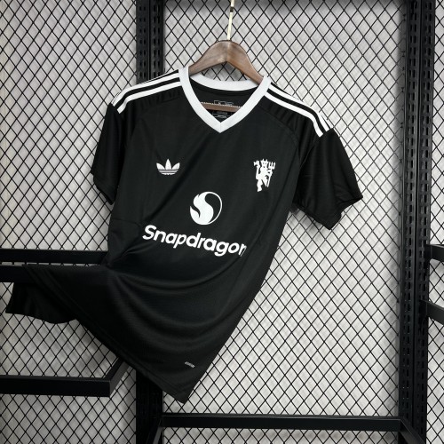 2024-25 Manchester United black goalkeeper jersey