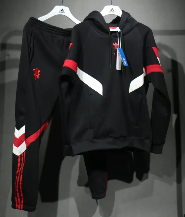 Manchester United 2024-25 black high quality hooded tracksuits