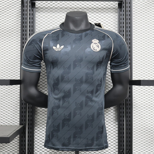 2024-25 Real Madrid black model Player version jersey (The player version is more slim fit, it is recommended to buy one size larger)