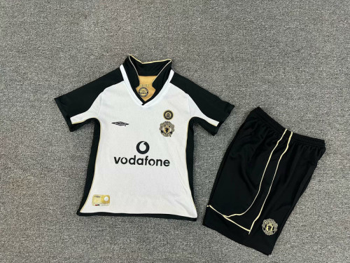 2000-01 .Manchester United  REVERSIBLE kid kit
