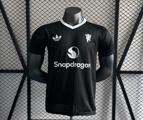 2024-25.Manchester United   Black Player version jersey (The player version is more slim fit, it is recommended to buy one size larger)