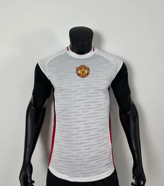 Manchester United 2025-26 white training player version (The player version is more slim fit, it is recommended to buy one size larger)